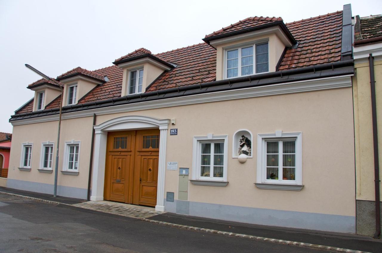 Privatzimmer Familie Schwarz Wina Bagian luar foto