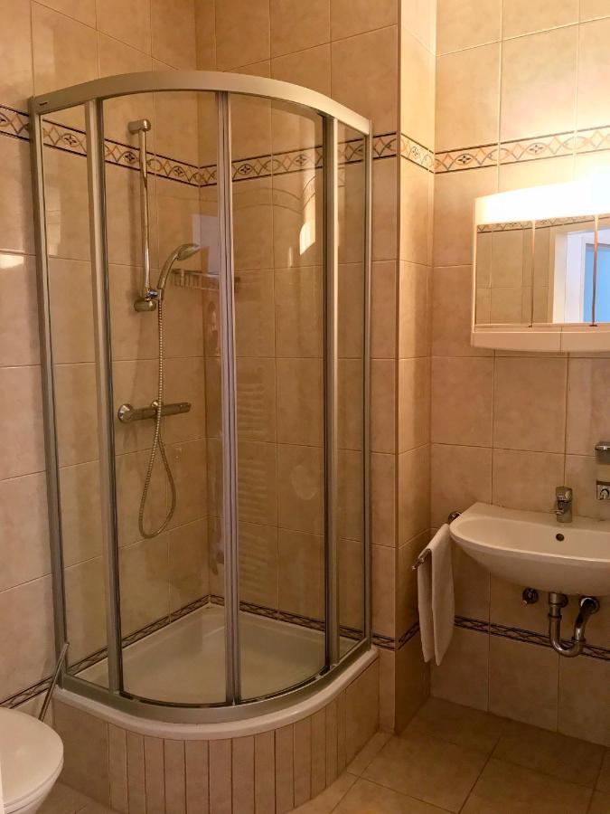 Privatzimmer Familie Schwarz Wina Bagian luar foto
