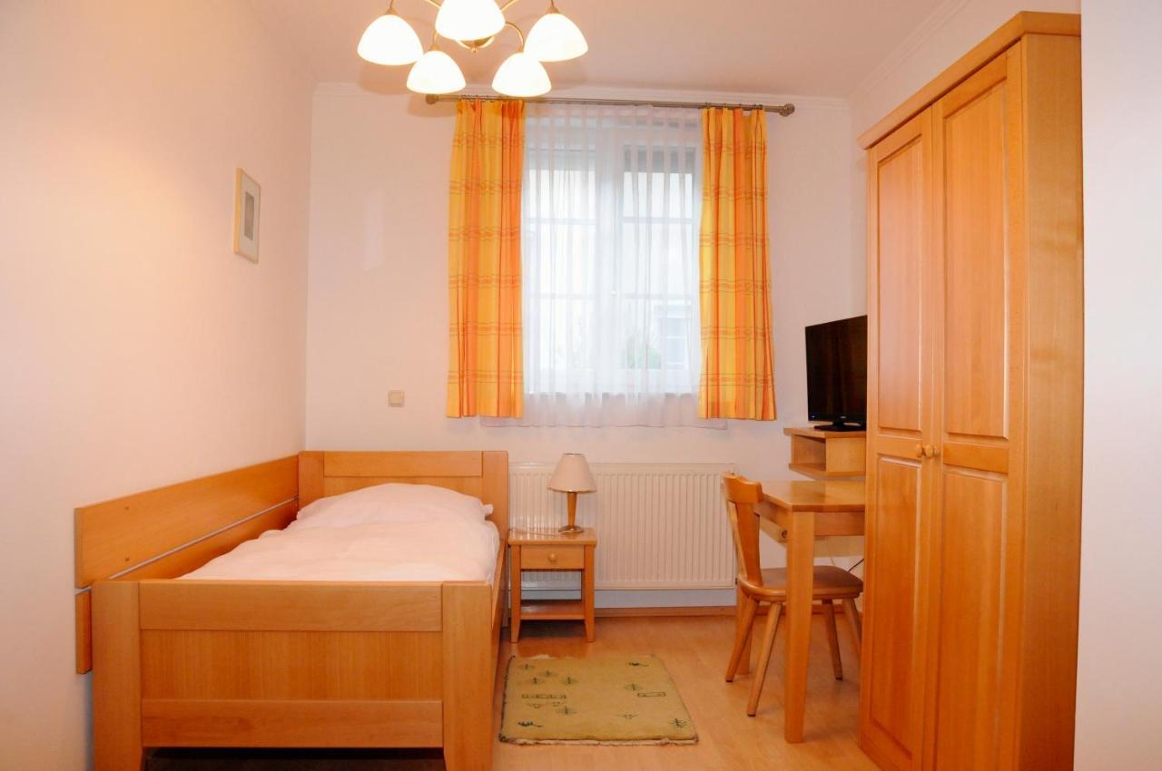 Privatzimmer Familie Schwarz Wina Bagian luar foto